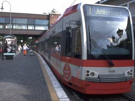 Niederflur-Stadtbahnwagen in Kln